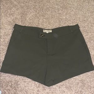 Banana Republic Dressy shorts in Olive, size 10